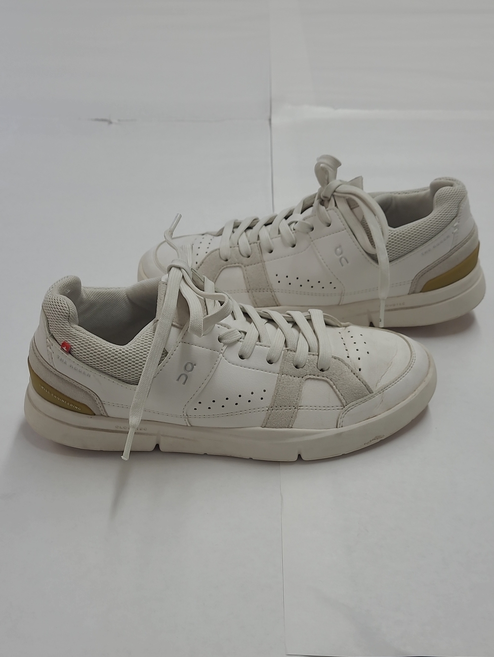 On Cloud White The Roger Flat Tennis Shoe Size 10